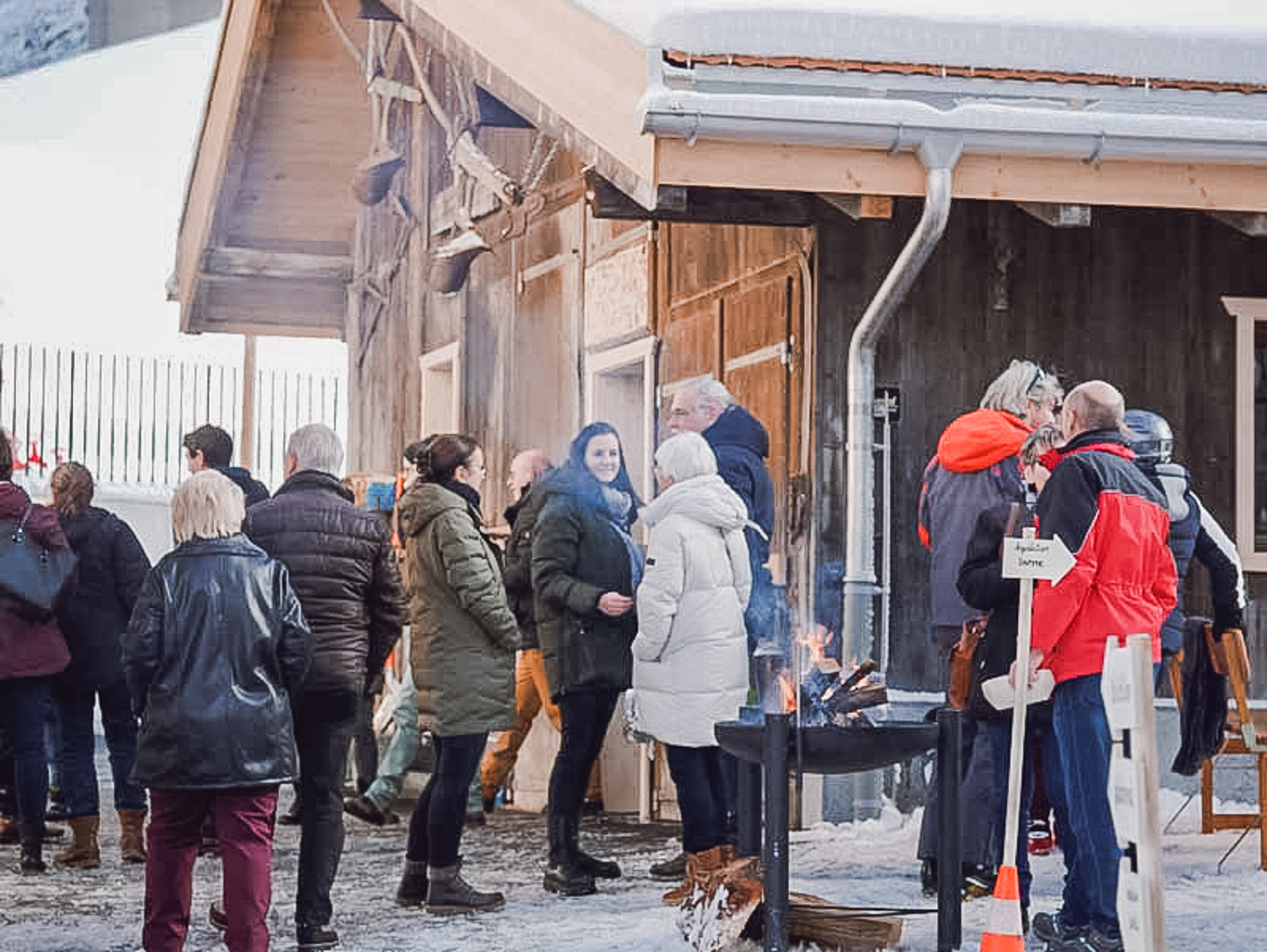 Feierliche Eröffnung des stettli resort in Churwalden mit Gästen und Dekoration