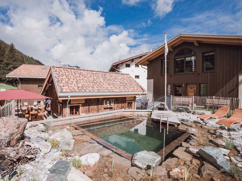 Stivetta Restaurant mit Naturteich im stettli resort