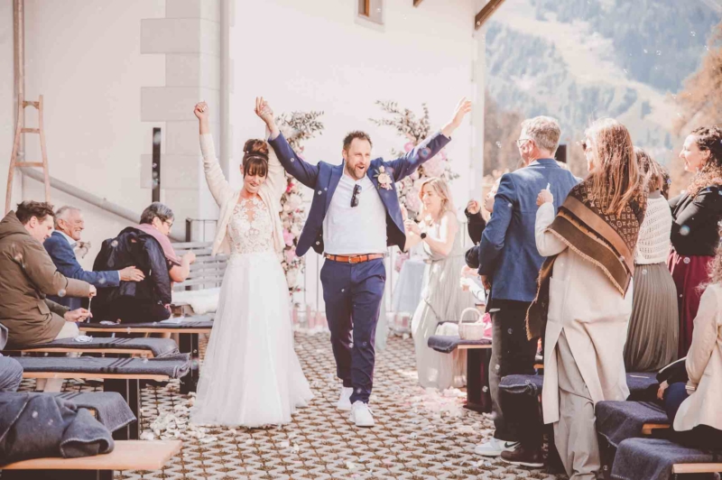 Hochzeitspaar im stettli resort – Location für Feste in den Bergen